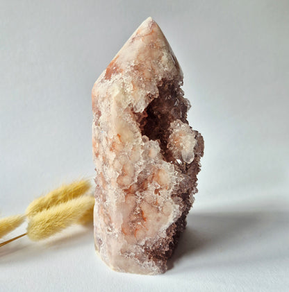 Druzy Roze Amethist Toren XL – 999 gram | Unieke Edelsteen met Sprankelende Kristallen