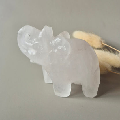 Edelsteinfigur Elefant aus Nephrit-Jade – 5x7 cm