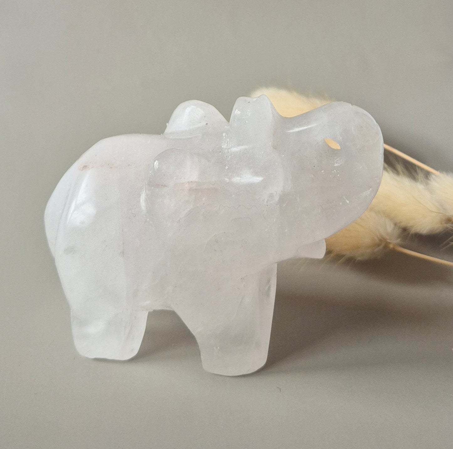 Edelsteinfigur Elefant aus Nephrit-Jade – 5x7 cm