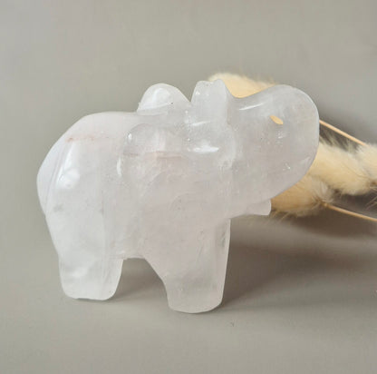 Edelsteinfigur Elefant aus Nephrit-Jade – 5x7 cm