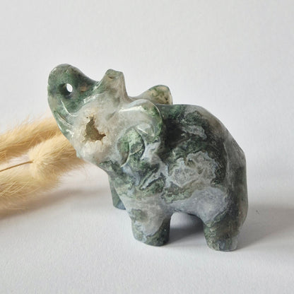 Mosagaat Edelsteen Olifant 7x5cm – Handgesneden Kristallen Beeldje