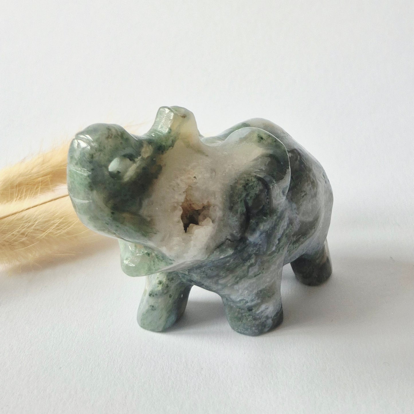 Mosagaat Edelsteen Olifant 7x5cm – Handgesneden Kristallen Beeldje