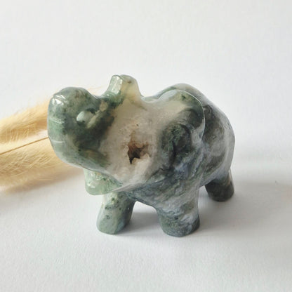 Mosagaat Edelsteen Olifant 7x5cm – Handgesneden Kristallen Beeldje