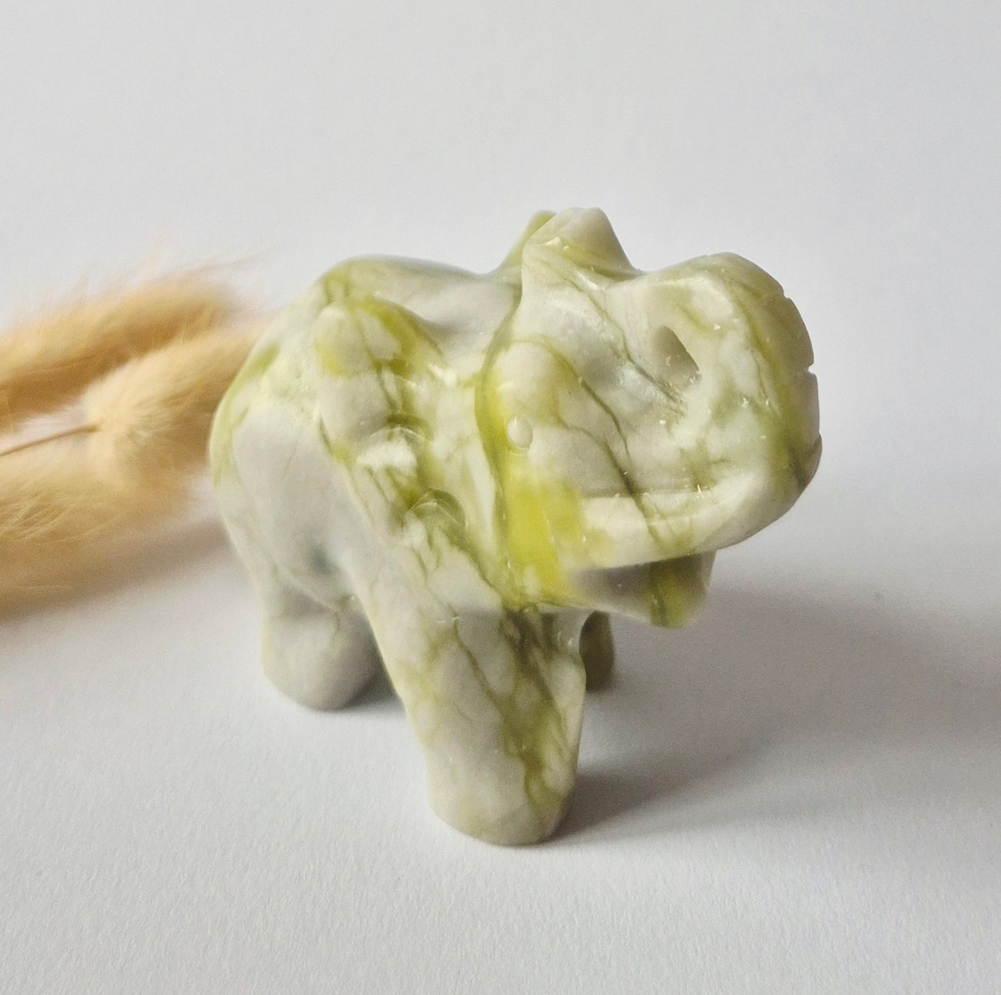 Xiuan Jade Edelsteen Olifant 7x5cm – Handgesneden Kristallen Beeldje