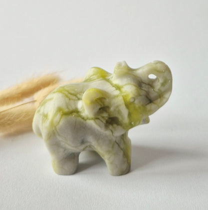 Xiuan Jade Edelsteen Olifant 7x5cm – Handgesneden Kristallen Beeldje