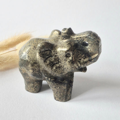 Pyriet Edelsteen Olifant 7x5cm – Handgesneden Kristallen Beeldje