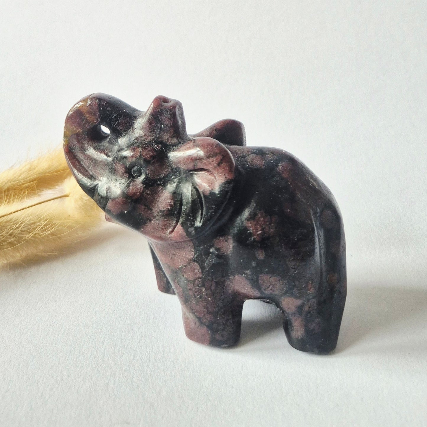Granaat Edelsteen Olifant 7x5cm – Handgesneden Kristallen Beeldje