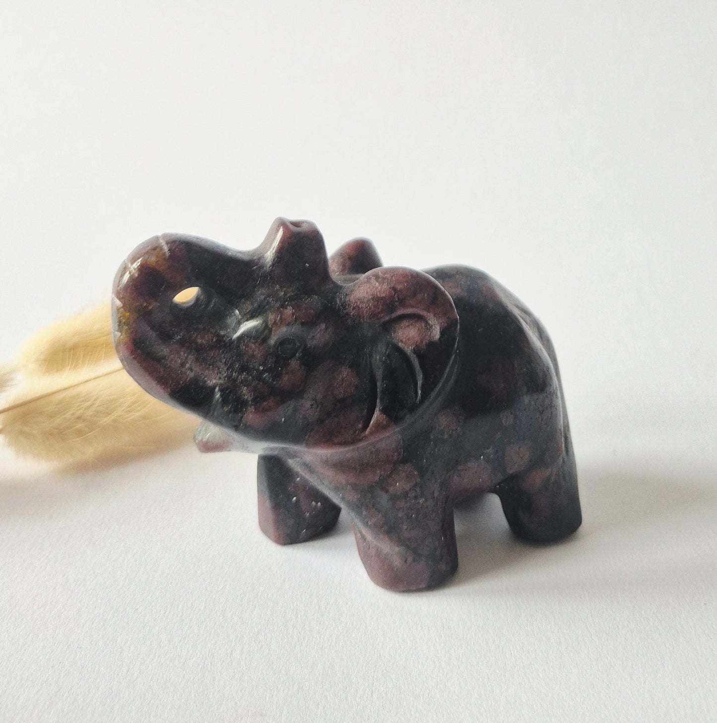 Granaat Edelsteen Olifant 7x5cm – Handgesneden Kristallen Beeldje