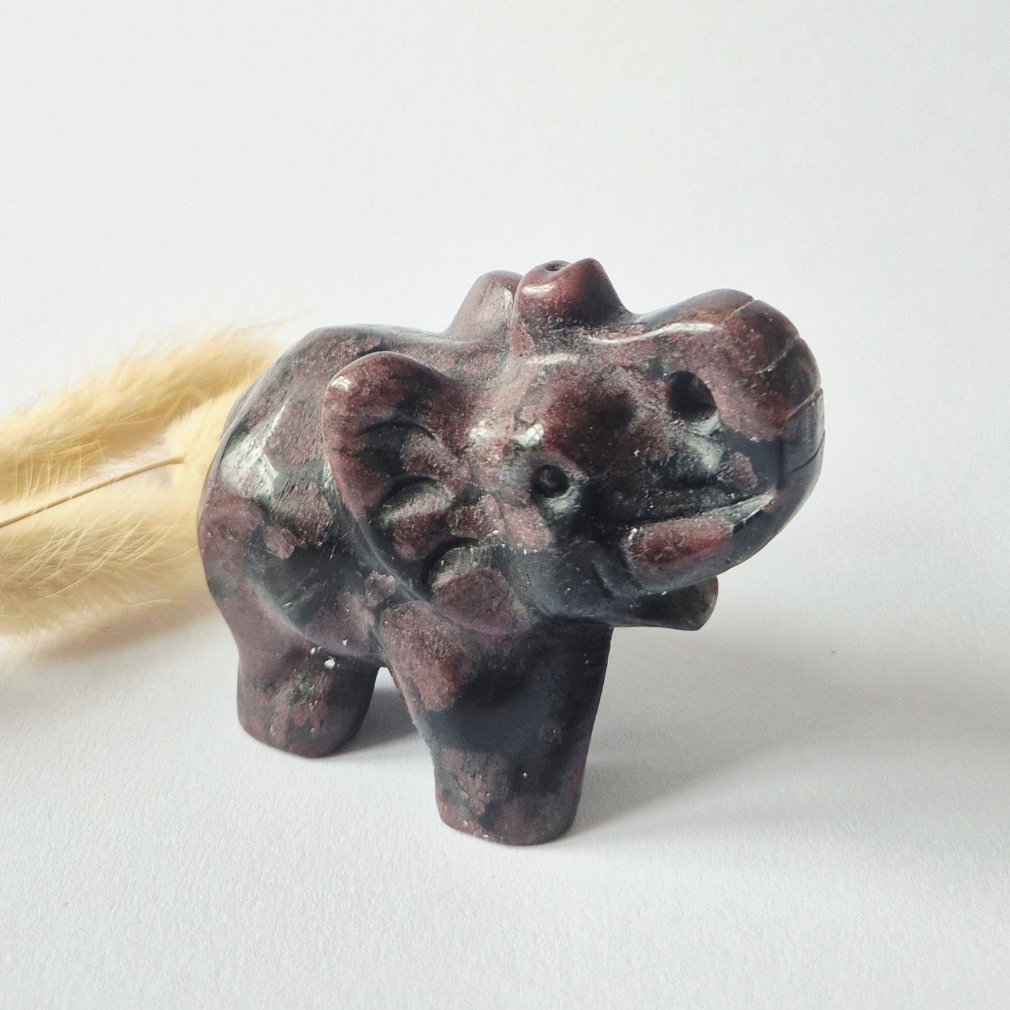 Granaat Edelsteen Olifant 7x5cm – Handgesneden Kristallen Beeldje