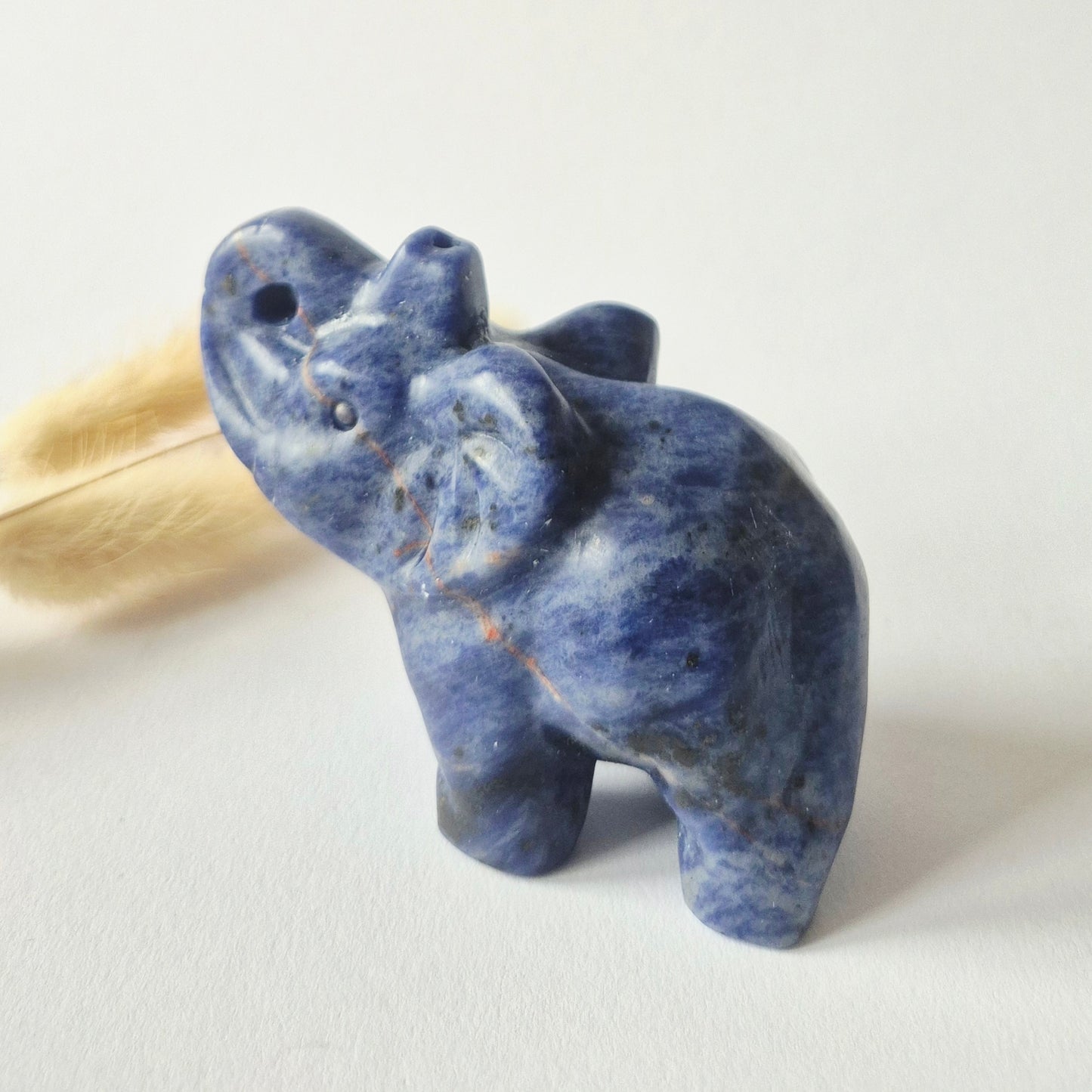Sodaliet Edelsteen Olifant 7x5cm – Handgesneden Kristallen Beeldje