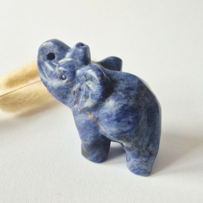 Sodaliet Edelsteen Olifant 7x5cm – Handgesneden Kristallen Beeldje