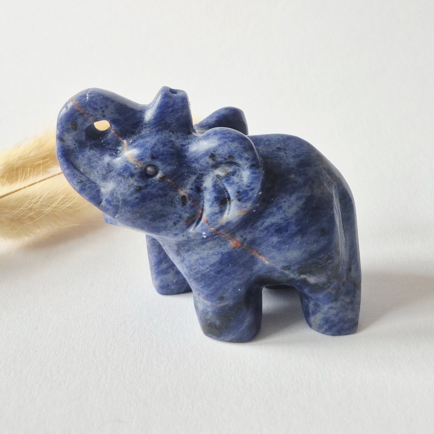 Sodaliet Edelsteen Olifant 7x5cm – Handgesneden Kristallen Beeldje