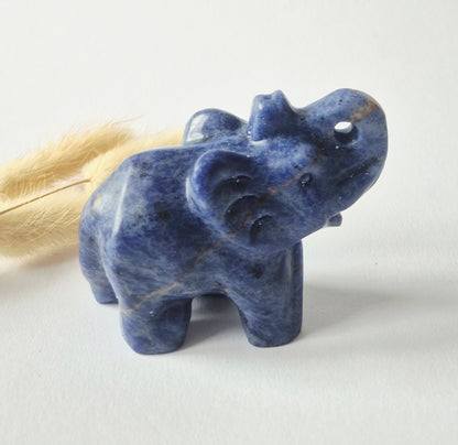Sodaliet Edelsteen Olifant 7x5cm – Handgesneden Kristallen Beeldje