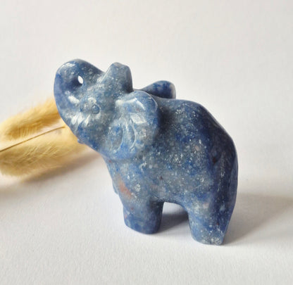 Blauwe Aventurijn Edelsteen Olifant 7x5cm – Handgesneden Kristallen Beeldje