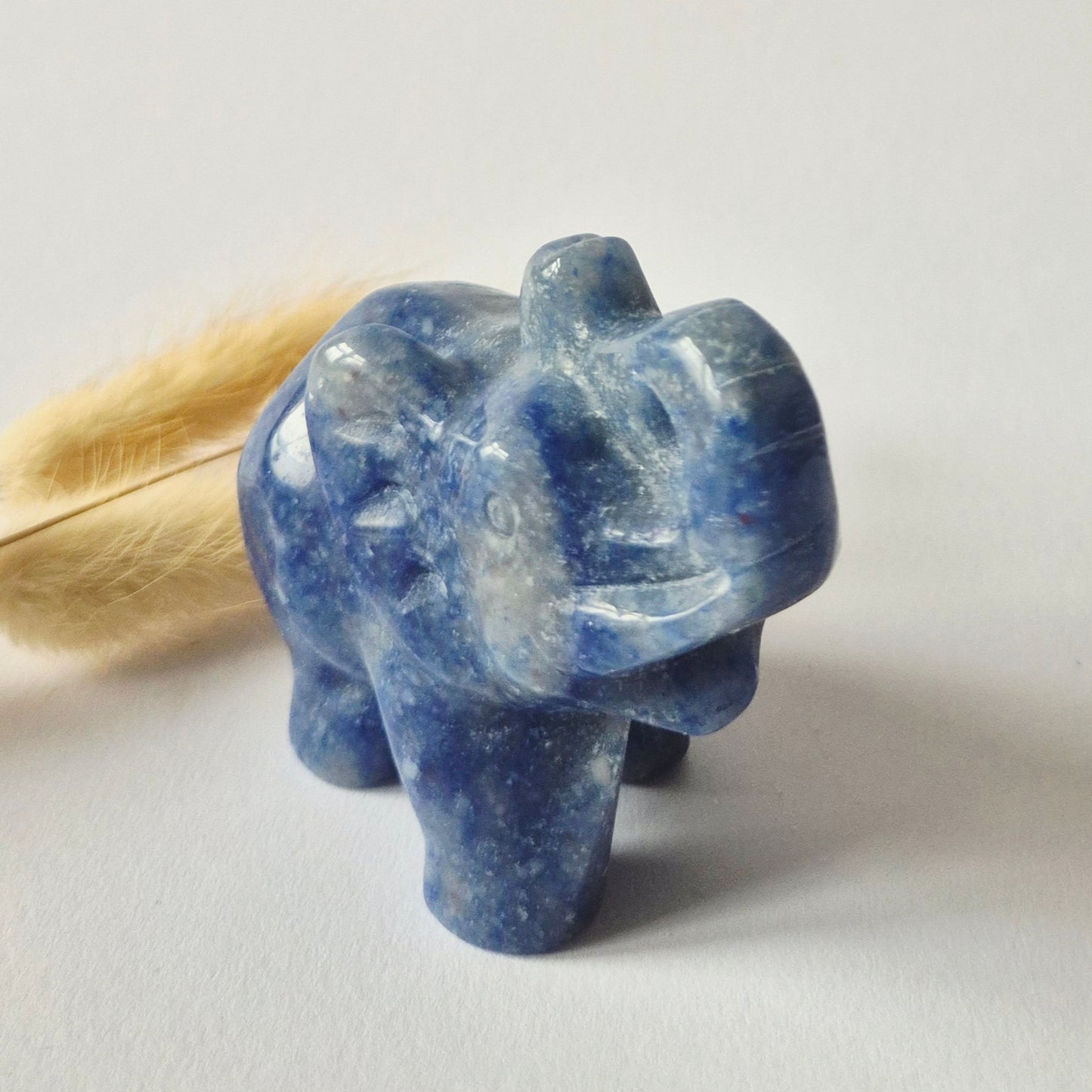 Blauwe Aventurijn Edelsteen Olifant 7x5cm – Handgesneden Kristallen Beeldje