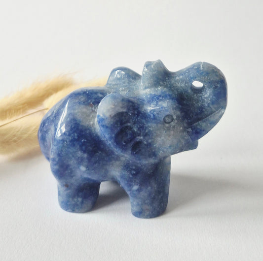 Edelsteinfigur Elefant aus Nephrit-Jade – 5x7 cm