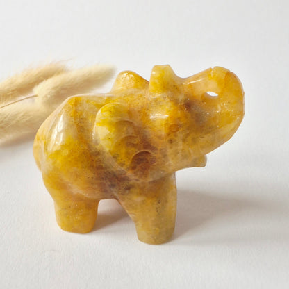 Edelsteinfigur Elefant aus Nephrit-Jade – 5x7 cm