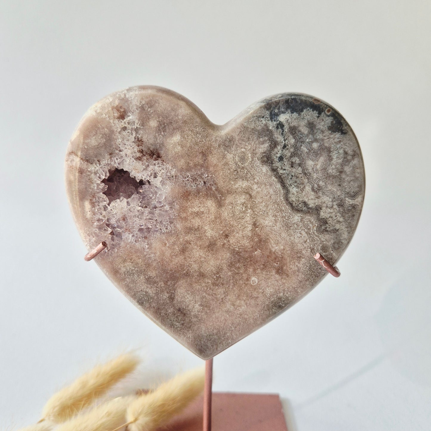 XL Edelsteen Druzy Pink Amethyst Hart – Hoge Kwaliteit ±590g | incl. metalen standaard | uniek stuk Roze Amethist