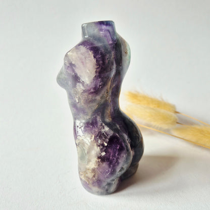 Regenboog Fluoriet Vrouwenlichaam Carving – 472 gram