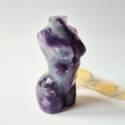 Regenboog Fluoriet Vrouwenlichaam Carving – 509 gram