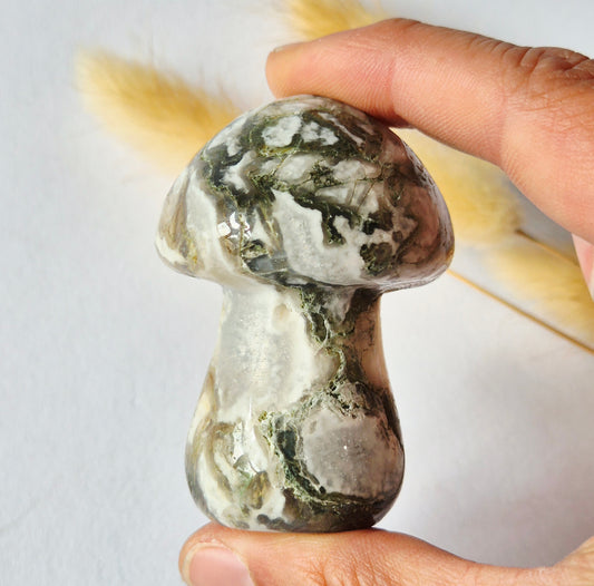 Edelsteinfigur Elefant aus Nephrit-Jade – 5x7 cm