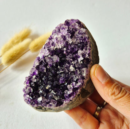 Amethist Cluster 312 gram | Donkerpaarse Kristallen op Natuurlijke Matrix