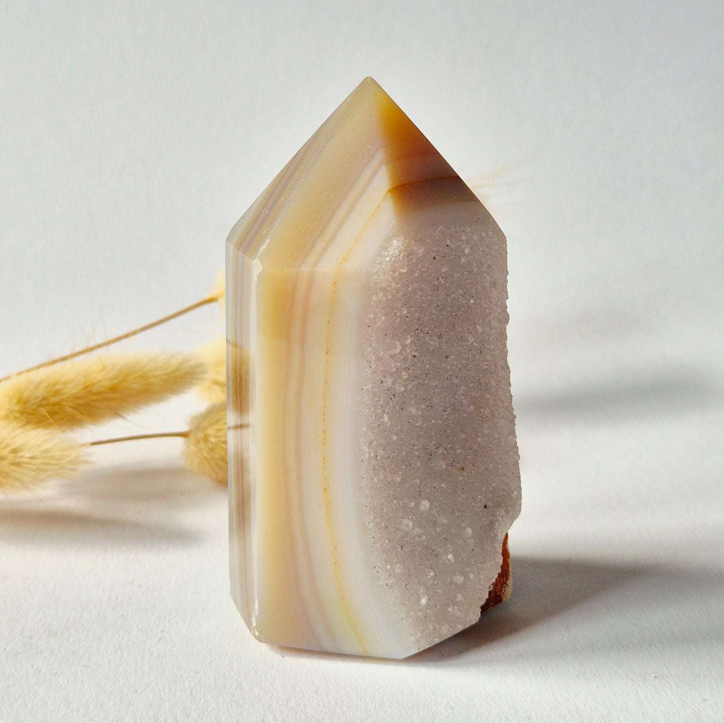 Druzy Grauer Achat - Tropfenförmiger stehender Edelsteinkristall - Nr. 12. 86 Gramm