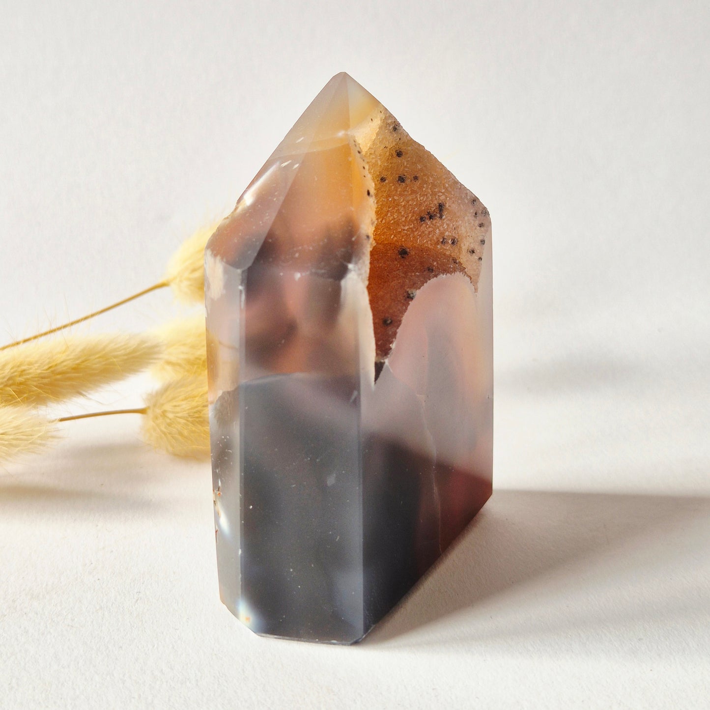 Druzy Grauer Achat - Tropfenförmiger stehender Edelsteinkristall - Nr. 12. 86 Gramm