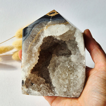 Druzy Agaat Toren uit Uruguay #111 – 599 gram | Natuurlijke Geode Edelsteen