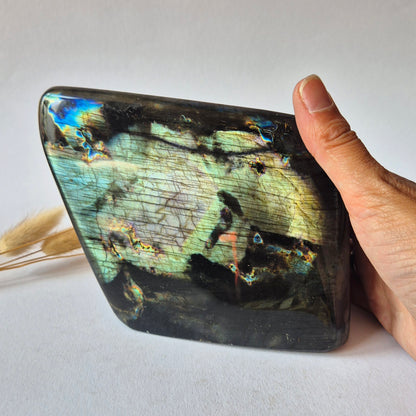 Premium Rainbow Labradorite Freeform 1463g – High Flash Madagascar Labradoriet – One of a Kind Crystal