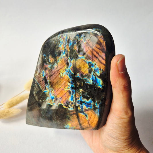 Premium Rainbow Labradorite Freeform 965g – High Flash Madagascar Labradoriet – One of a Kind Crystal