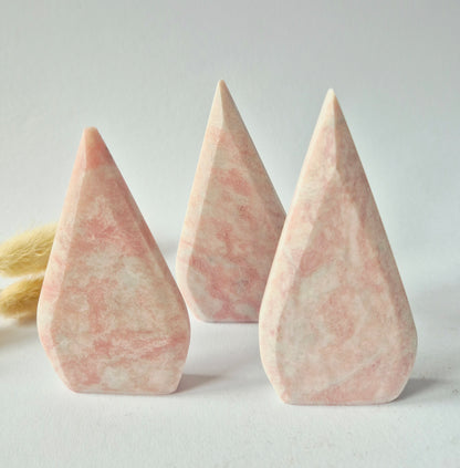 Premium Roze Jade Flame | Natuurlijke Edelsteen Sculptuur