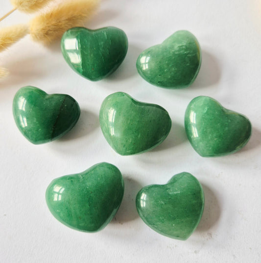 Mini-Herz - Roter Jaspis-Edelsteinherz / Taschenstein-Handschmeichler (2 x 2 cm)