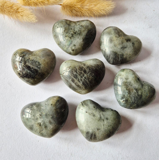 Mini-Herz - Roter Jaspis-Edelsteinherz / Taschenstein-Handschmeichler (2 x 2 cm)