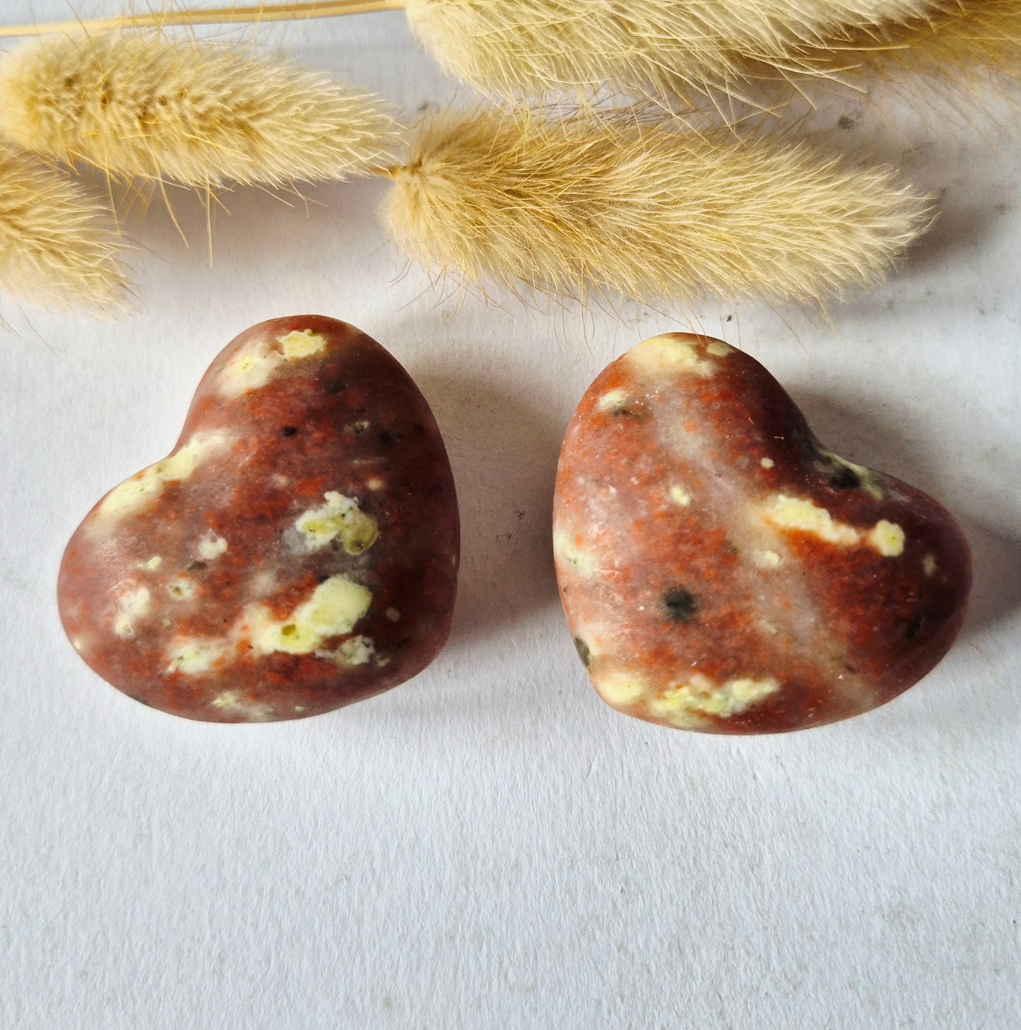 Mini-Herz - Roter Jaspis-Edelsteinherz / Taschenstein-Handschmeichler (2 x 2 cm)