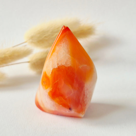 Edelstein Karneol Druzy Herz auf Ständer Nr. 1 124 g – Leidenschaft, Kraft &amp; funkelnde Energie