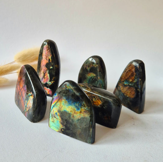 Mini-Herz - Roter Jaspis-Edelsteinherz / Taschenstein-Handschmeichler (2 x 2 cm)