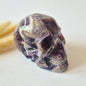 XXL Chevron Amethist Schedel 9cm – Handgesneden Dream Amethyst Skull