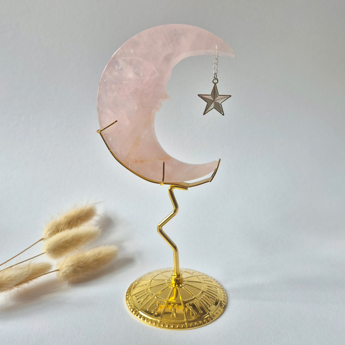 Rozenkwarts Maan op Goudkleurige Standaard – 10cm - Edelsteen Gezicht Gravure Spiritueel Interieur