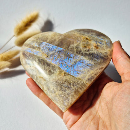 XL Flashy Blauwe Maansteen Hart – 339 gram Edelsteen Moonstone