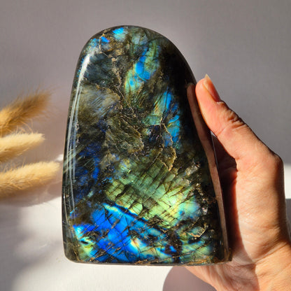 Gemstone Purple Labradorite Heart Palm Stone – Intuition, Protection &amp; Mystical Power