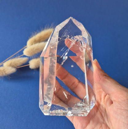 Premium Bergkristal Punt met Regenboog 500g – Clear Quartz Brazilië