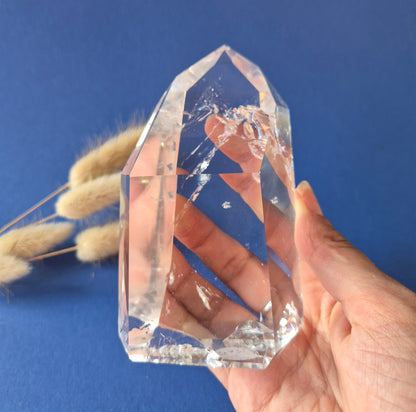 Premium Bergkristal Punt met Regenboog 500g – Clear Quartz Brazilië