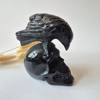 Zwarte Obsidiaan Raaf op Schedel edelsteen carving – 422 gram (Halloween)