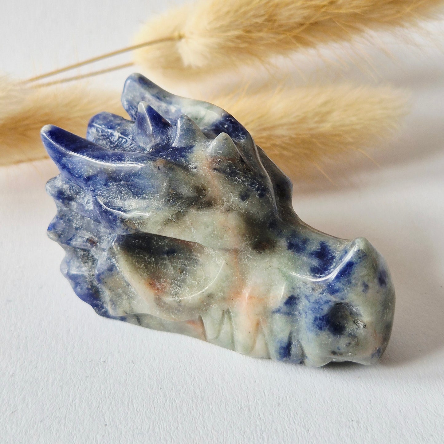 Sodaliet Dragon Skull – 6 cm (Halloween collectie)