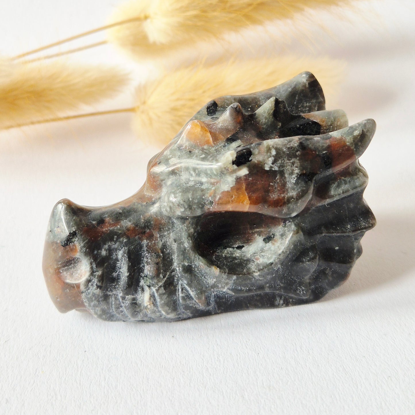 Yooperlite Dragon Skull – 6 cm (Halloween collectie)