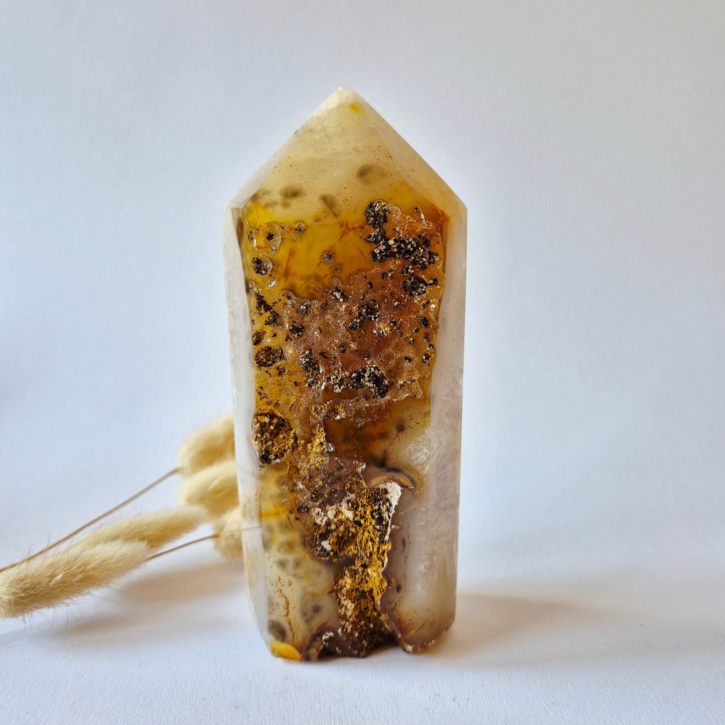 Druzy Grauer Achat - Tropfenförmiger stehender Edelsteinkristall - Nr. 12. 86 Gramm