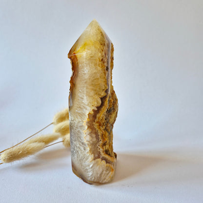 Druzy Grauer Achat - Tropfenförmiger stehender Edelsteinkristall - Nr. 12. 86 Gramm