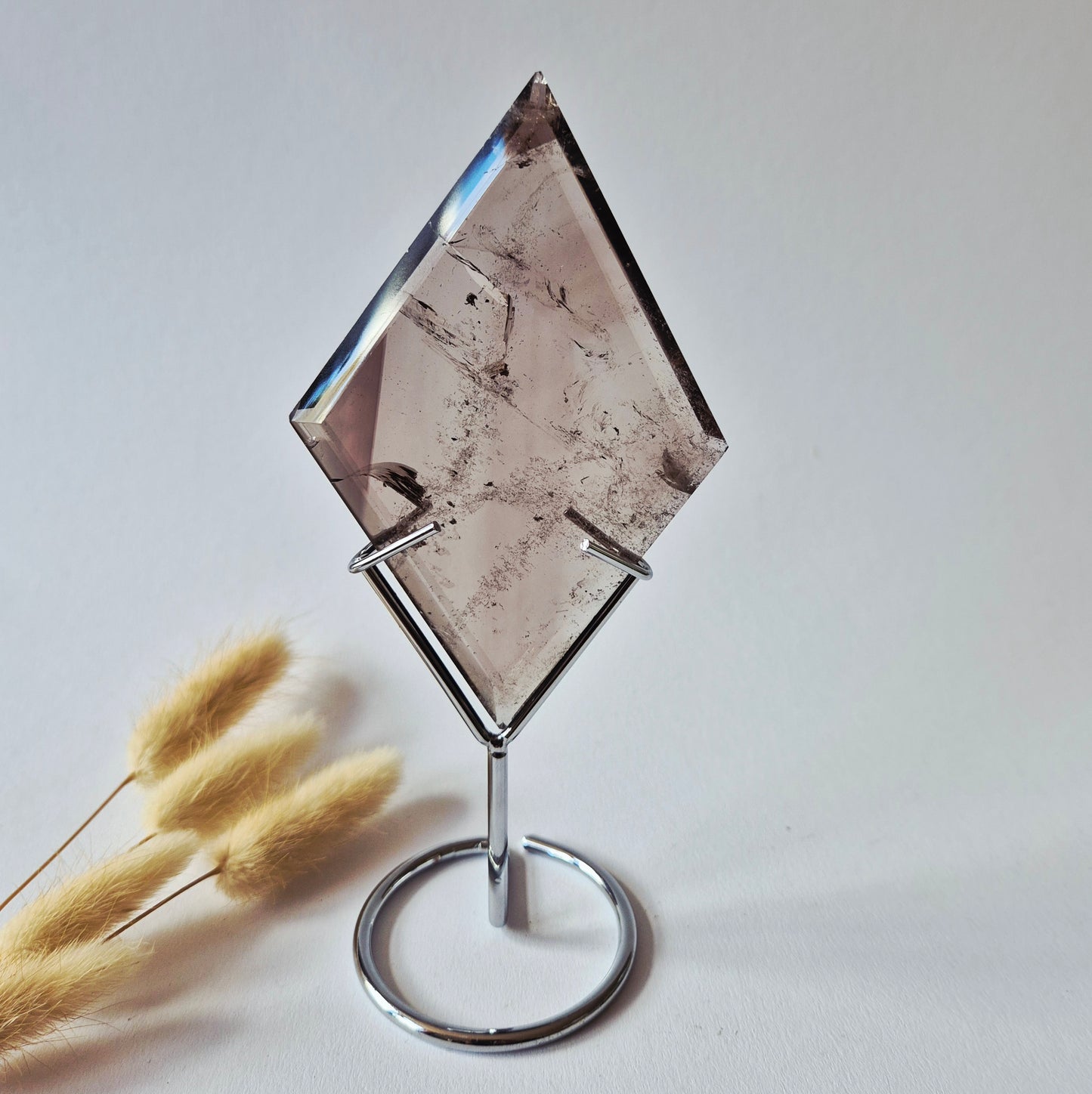 Rookkwarts Diamant op Standaard – 129 gram