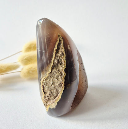 Druzy Grauer Achat - Tropfenförmiger stehender Edelsteinkristall - Nr. 12. 86 Gramm